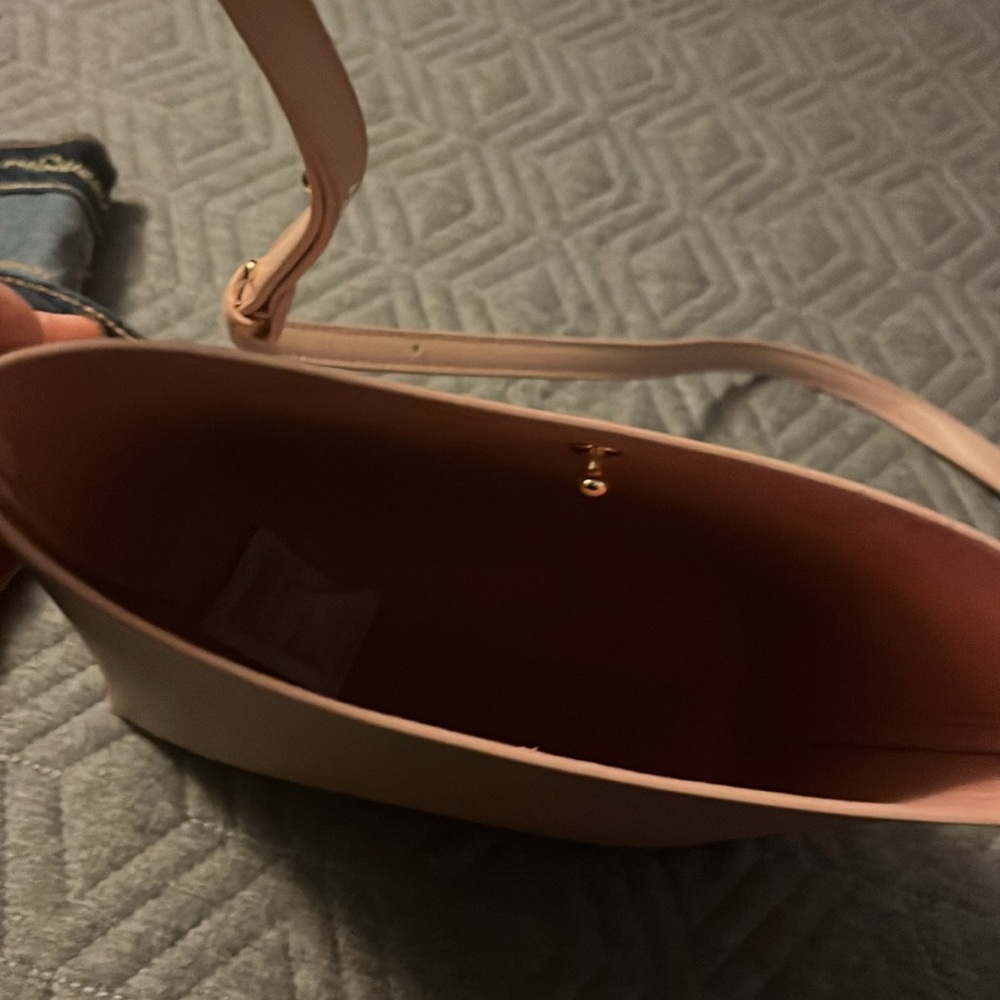 Samara blush bucket style crossbody - Picture 5 of 5